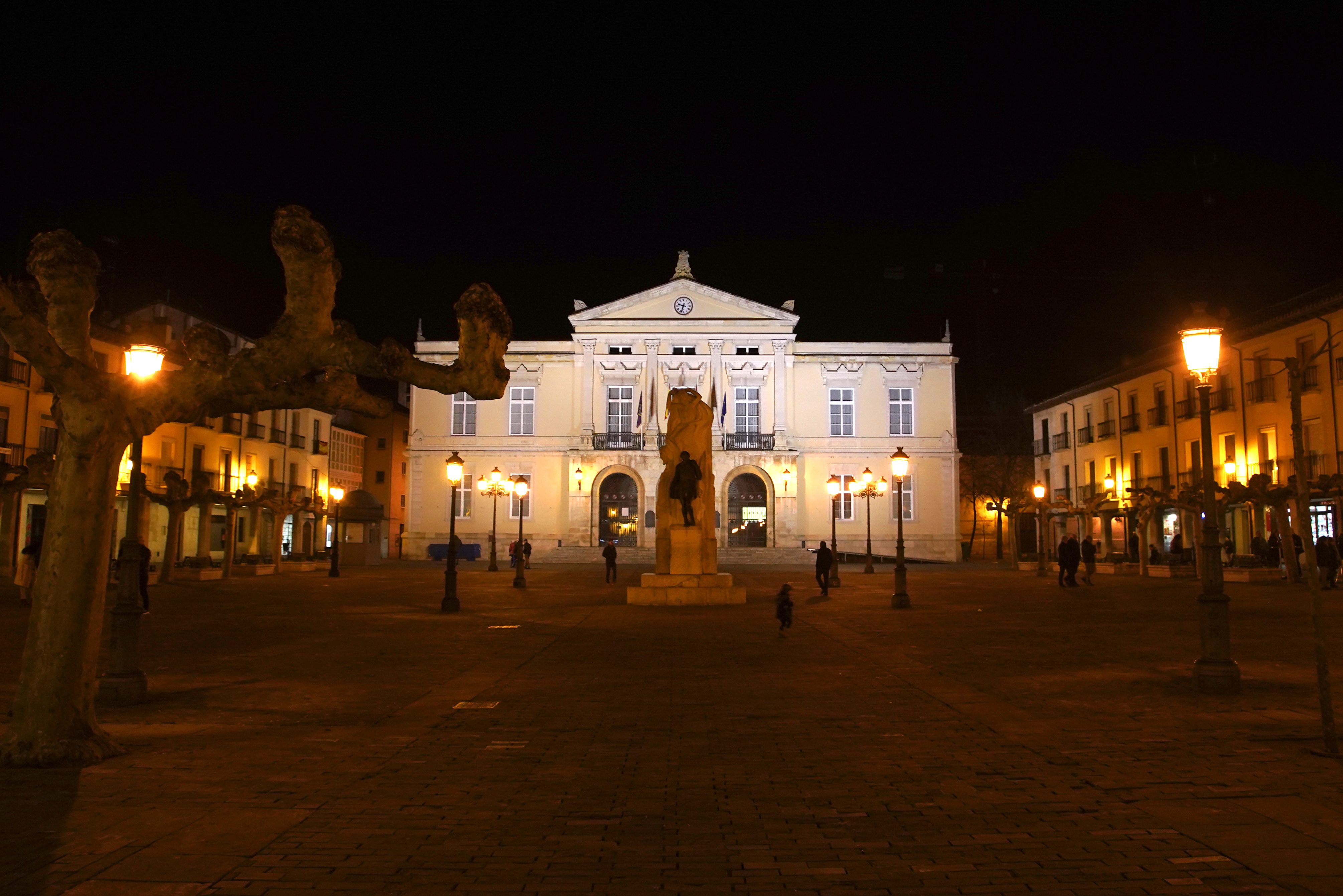 Plaza Mayor y Ayuntamiento