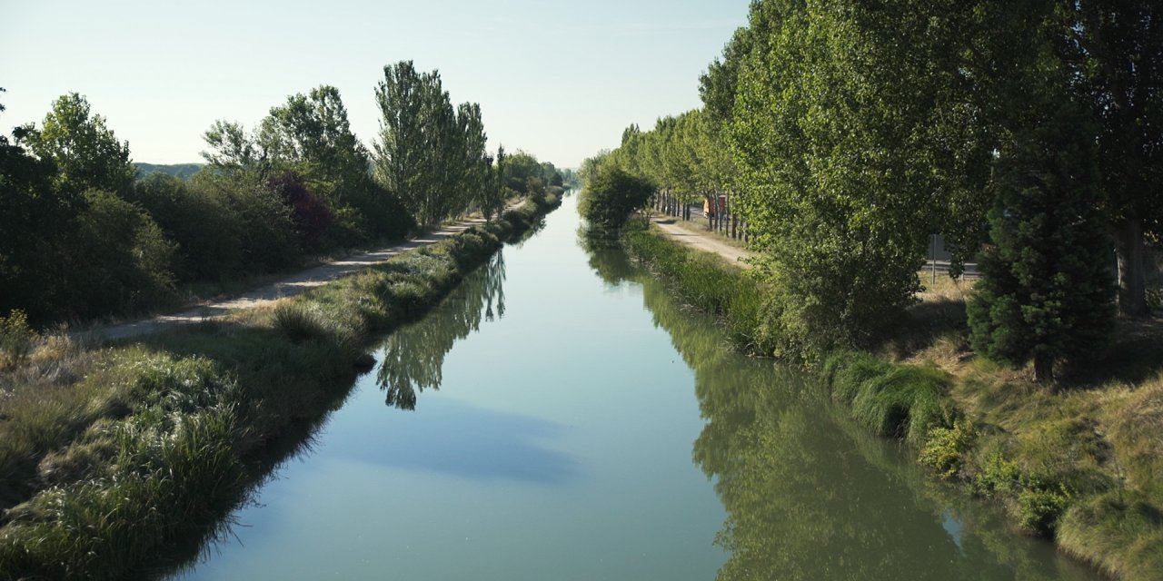 Vista del Canal de Castilla a su paso por el término municipal de Palencia