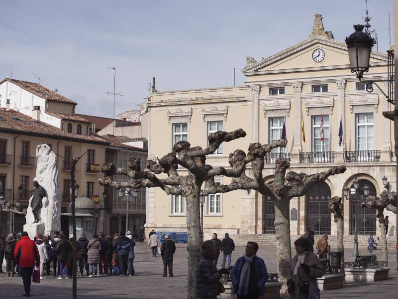 Plaza Mayor y Ayuntamiento