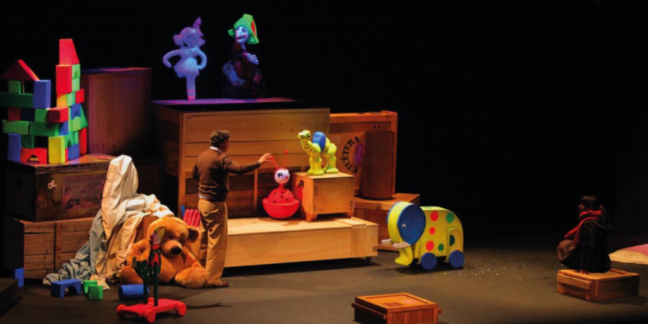 "La caja de juguetes", de Títeres Etcétera